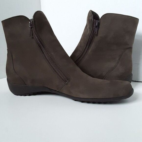 Munro Women's size 9.5N Ankle Boot - Picture 1 of 13